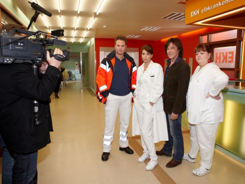 Aus bei "Notruf Hafenkante": Nach Rauswurf in beliebter Serie - ZDF-Star weint bitterlich im Netz