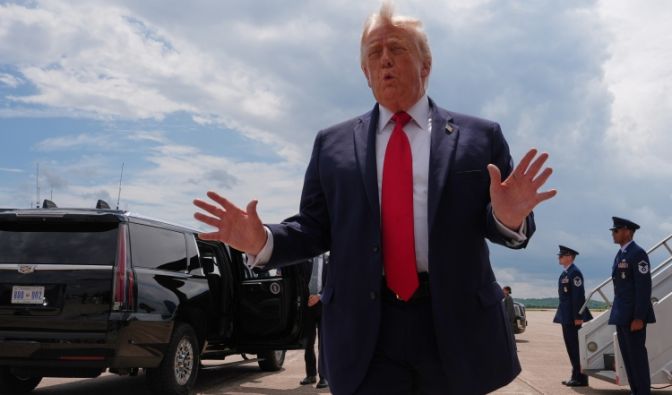 "Du wanderst in den Knast" - Ex-Vertrauter sagt Trump-Ende voraus Donald Trump
