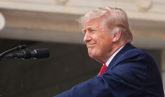 "Kein echter Mann" - Trump-Nichte Mary zerlegt Onkel Donald Donald Trump