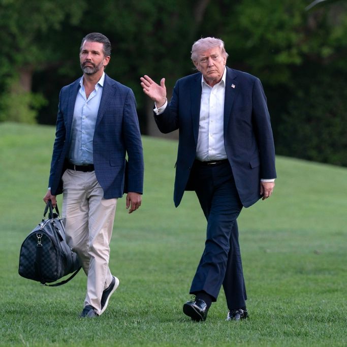 Donald Trump Jr. (r.) und sein Vater Donald Trump.