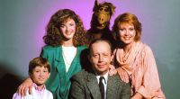 Diese Familie prägte eine ganze TV-Generation: Alf und die Familie Tanner mit Vater Willie Tanner (Max Wright, M), Mutter Kate (Anne Schedeen), Tochter Lynn (Andrea Elson) und Brian Tanner (Benji Gregory).