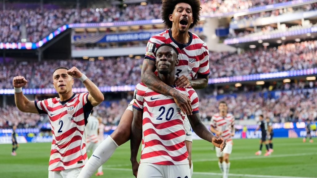 Fußball, Männer: WM, Vorrunde, Gruppe D, 1. Spieltag, USA - Paraguay. Der US-Amerikaner Folarin Balogun (20) feiert gemeinsam mit seinen Mannschaftskollegen das dritte Tor seiner Mannschaft, vom 12.06.2026. (Symbolbild) (Foto)