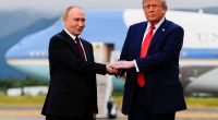 Einem Bericht zufolge hat Wladimir Putin (links) an Donald Trumps Geburtstag zum Hörer gegriffen.