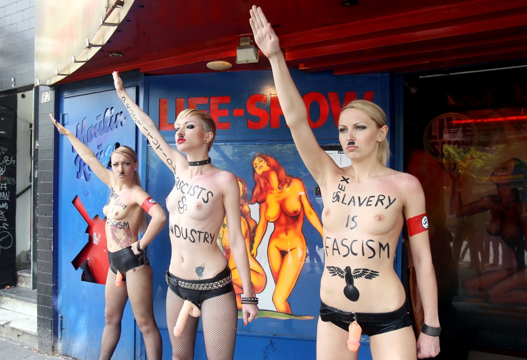 Viel nackte Haut und radikale Symbolik - das ist das Rezept von Femen. 