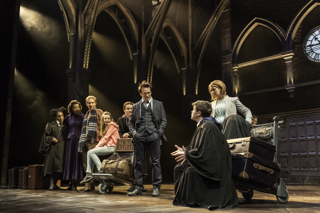 Harry Potter Und Das Verwunschene Kind In Hamburg Vvk Start So Sichern Sie Sich Die Heiss Begehrten Theater Tickets News De