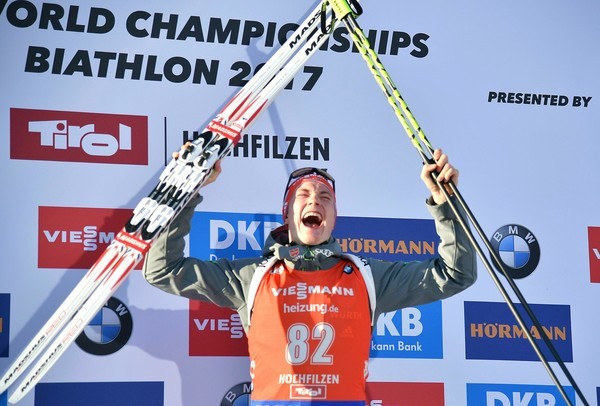 Benedikt Doll Ganz Privat Biathlon Star Tauscht Ski Und Gewehr Gegen Kochloffel News De