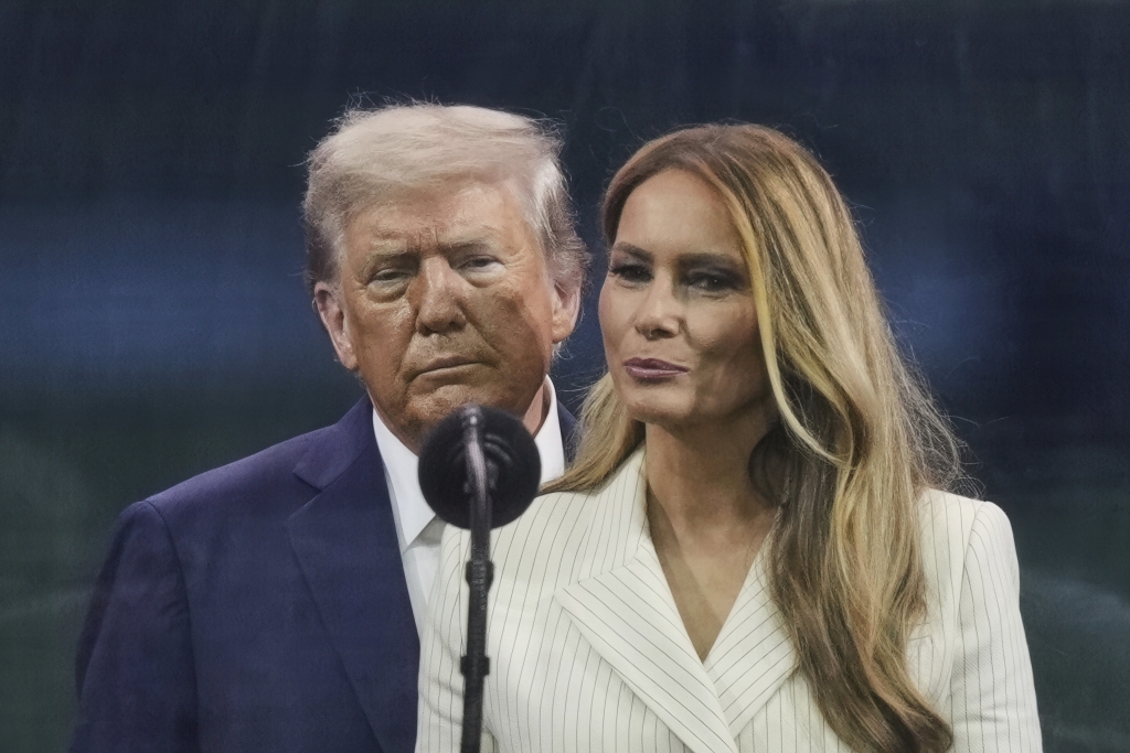 Melania Trump: "Nervös, angespannt, distanziert!" Entlarvt ihre Körpersprache eine Ehekrise? | news.de