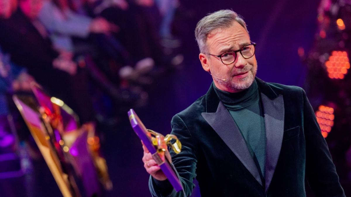 Ob "The Masked Singer"-Moderator Matthias Opdenh&ouml;vel auch schon die Joyn-App ausprobiert hat? (Foto)