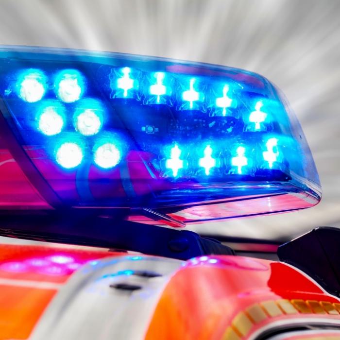 Männergruppe soll Frau (18) auf Parkplatz vergewaltigt haben