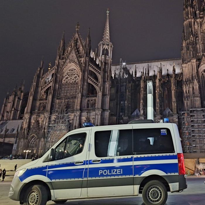 Keine Vorkommnisse im Kölner Dom, Festnahmen in Österreich