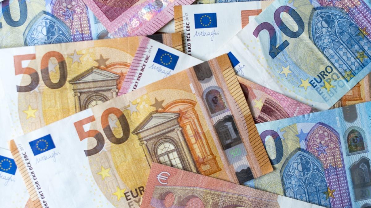 Etliche Unternehmen zahlten ihren Mitarbeitern in der Corona-Pandemie Pr&auml;mien aus - die H&ouml;he der Corona-Boni schwankt jedoch von Arbeitgeber zu Arbeitgeber. (Foto)
