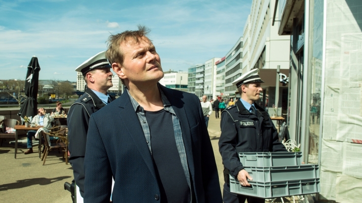 Kriminalhauptkommissar Jens Stellbrink (Devid Striesow) fällt in