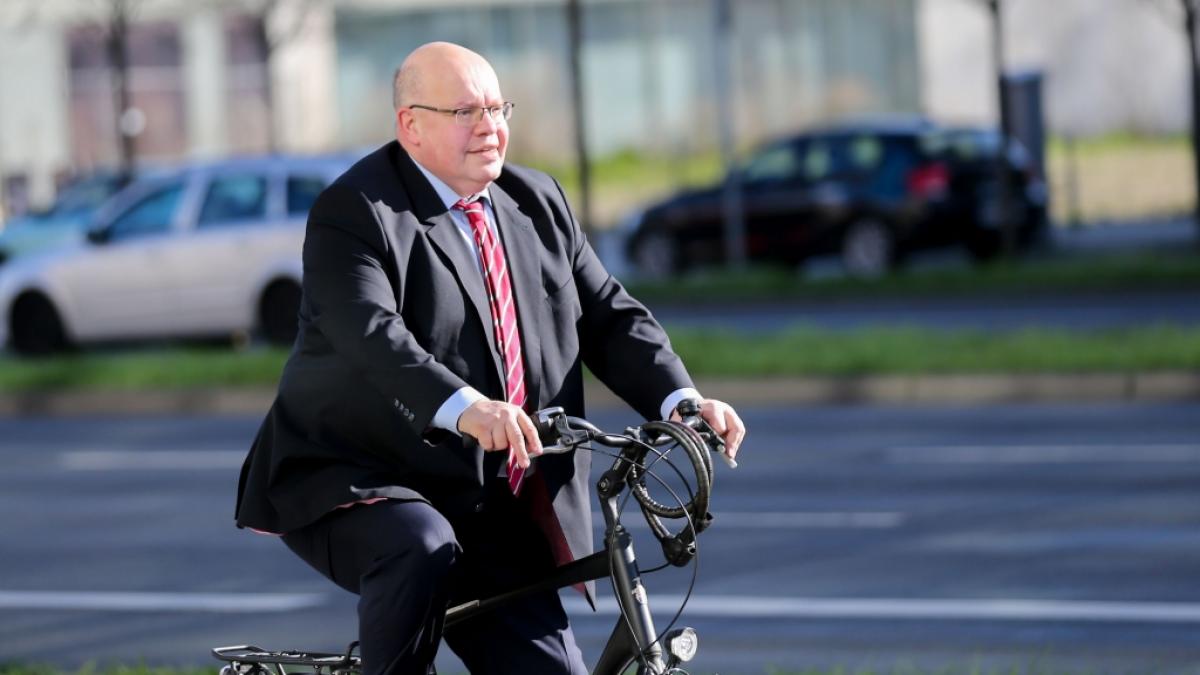 Peter Altmaier f&auml;hrt gerne mit dem Fahrrad zur Arbeit in den Bundestag. (Foto)
