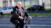 Peter Altmaier fährt gerne mit dem Fahrrad zur Arbeit in den Bundestag.