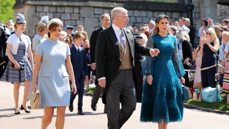 Prinz Andrew und seine Töchter Prinzessin Beatrice und Prinzessin Eugenie stehen in den Top Ten der Thronfolge.