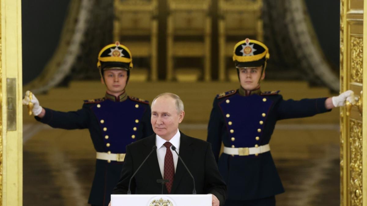 Wladimir Putin w&auml;hrend der Amtseinf&uuml;hrung neuer Botschafter im Gro&szlig;en Kremlpalast. (Foto)