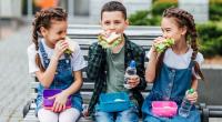 Beim Mittagessen mit seinen Schulfreunden passierte das Unfassbare: Der siebenjährige Decklan H. erstickte qualvoll an einem Stück Wurst, jede Hilfe kam zu spät (Symbolfoto).