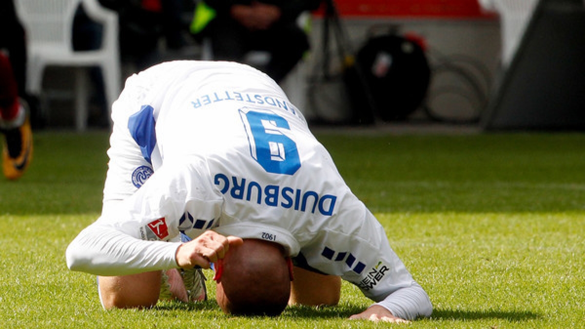 Ob der Duisburger Simon Brandstetter am 8. Spieltag gegen Holstein Kiel ebenso gefrustet ist wie w&auml;hrend der Partie gegen den 1. FC N&uuml;rnberg am 6. Spieltag in der 2. Bundesliga? (Foto)