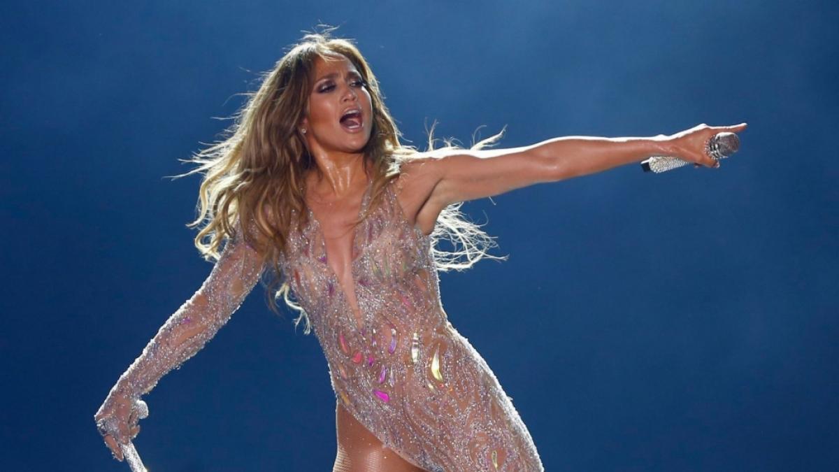 Jennifer Lopez gibt es bei Facebook jetzt fast zum Anfassen. (Foto)