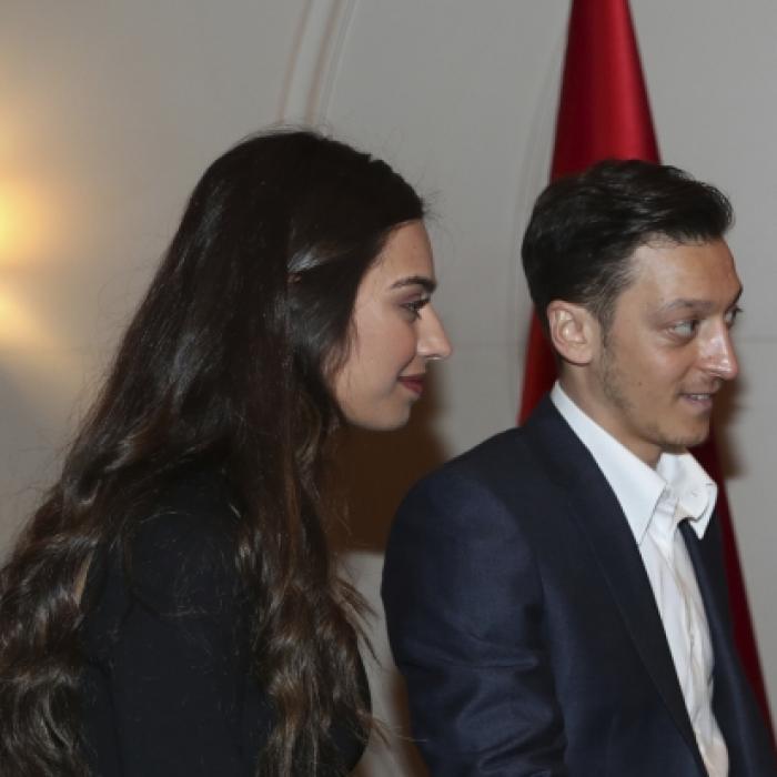 So tickt die sexy Ehefrau von Mesut Özil