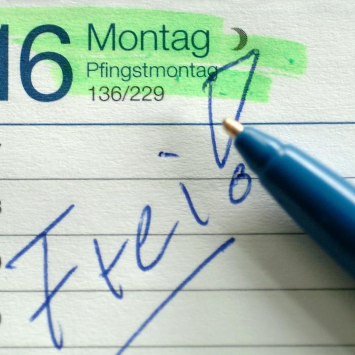 Feiertag gestrichen? DESHALB soll der Pfingstmontag abgeschafft werden