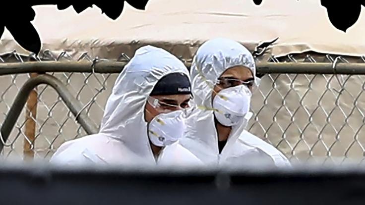 Wer die Auflagen einer Quarantäne verletzt, kann sich eine Freiheitsstrafe oder Geldstrafe einhandeln.