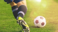 Fußball-Kapitän Lee Collins ist mit nur 32 Jahren gestorben. 