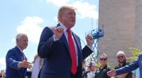 Beim Freedom-250-Grand-Prix hatte die Frisur von Donald Trump keine Chance gegen den Wind.