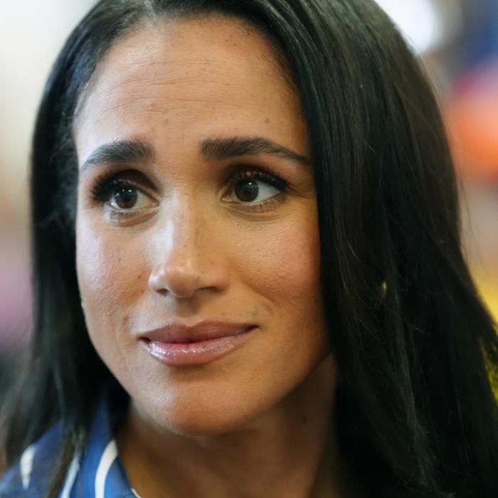 Herzogin Meghan (45) soll angeblich wegen eines besonderen TV-Engagements zurück nach England gekehrt sein. Neue Infos stellen dieses Gerücht nun infrage. 