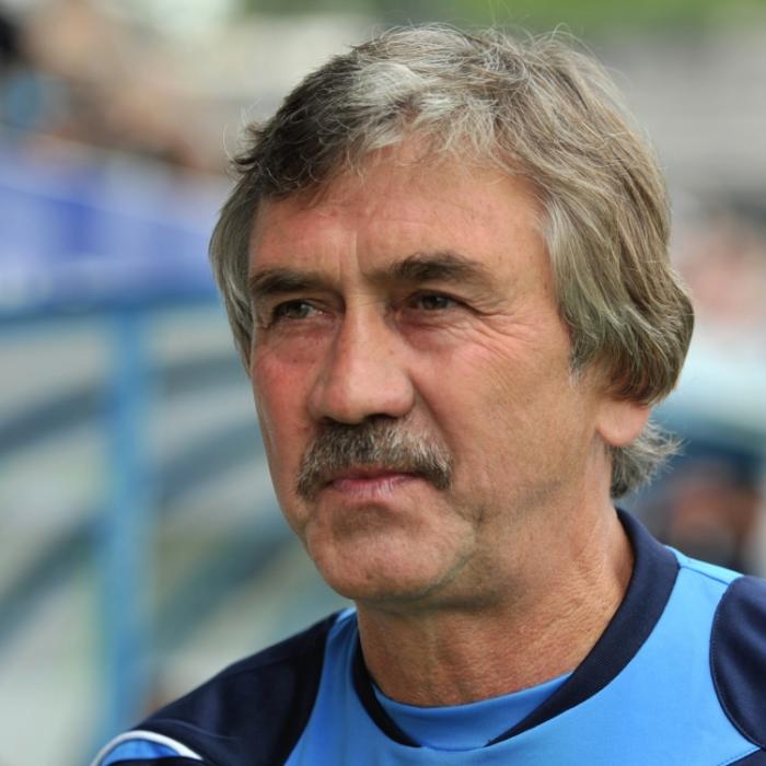 Fußball-Fans unter Schock! Trainer-Legende mit 69 Jahren gestorben