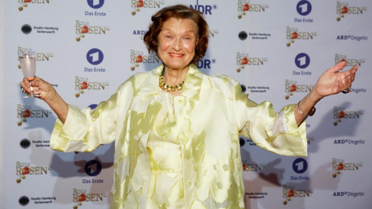 Schauspielerin Brigitte Antonius erfreut sich entgegen anderslautender Ger&uuml;chte bester Gesundheit. (Foto)