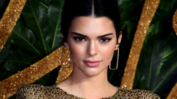 Kendall Jenner heizt ihren Fans mit einem gewagten Unten-ohne-Foto ein.