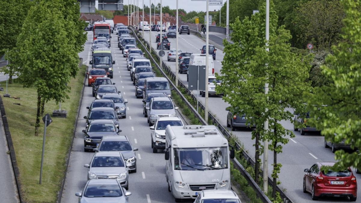 Zum verl&auml;ngerten Wochenende nach Christi Himmelfahrt droht auf Deutschlands Autobahnen Stau-Chaos. (Foto)