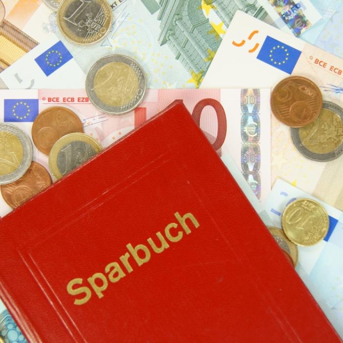 Erspartes bedroht! SO retten Sie ihr Sparbuch