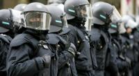 Polizisten rückten zu einem Großeinsatz an eine Hamburger Schule aus. (Symbolfoto)