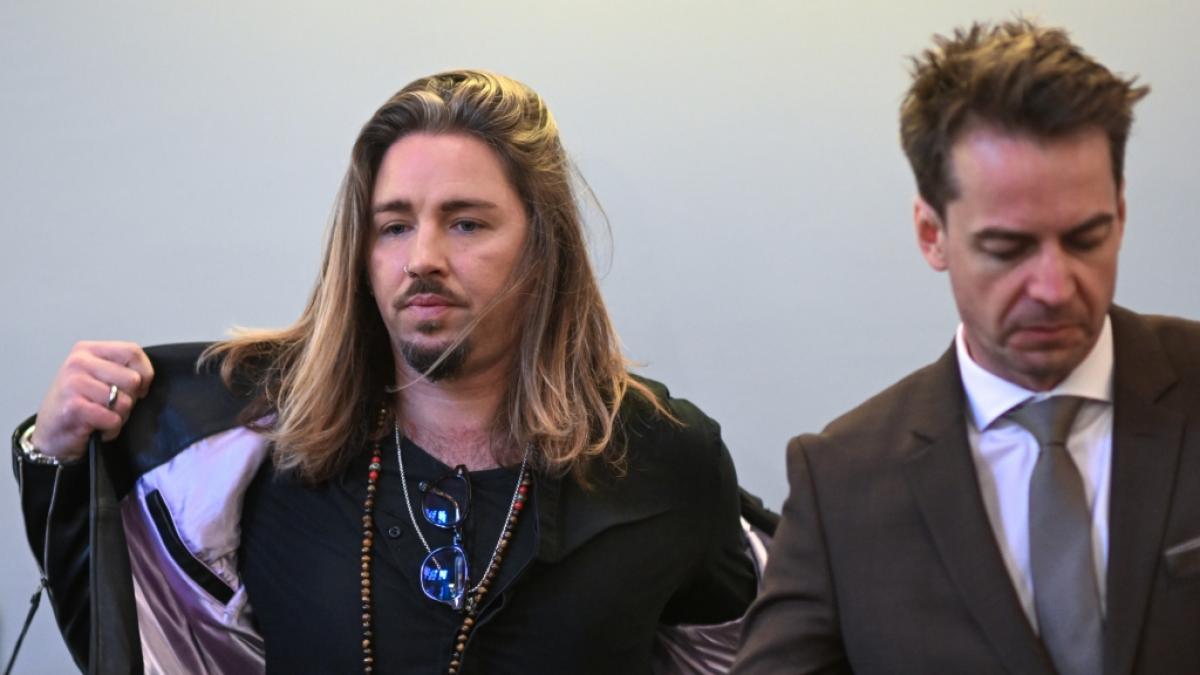 Im Verleumdungsprozess gegen Gil Ofarim (l.) wurden durch seine Verteidiger Manipulationsvorw&uuml;rfe erhoben. (Foto)