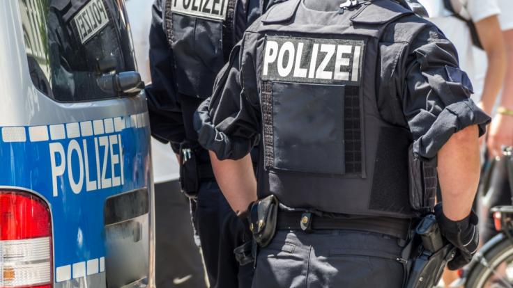 Das Ausmaß an Menschenfeindlichkeit zwang den Schulleiter die Polizei einzuschalten. (Symbolbild)