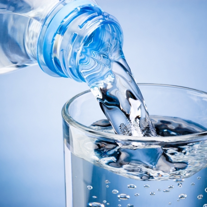 Mit Fäkalbakterien verunreinigt! Spar ruft dieses Mineralwasser zurück