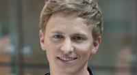 Mit Anfang 30 hat es Moderator Jochen Breyer schon geschafft, das Gesicht des 