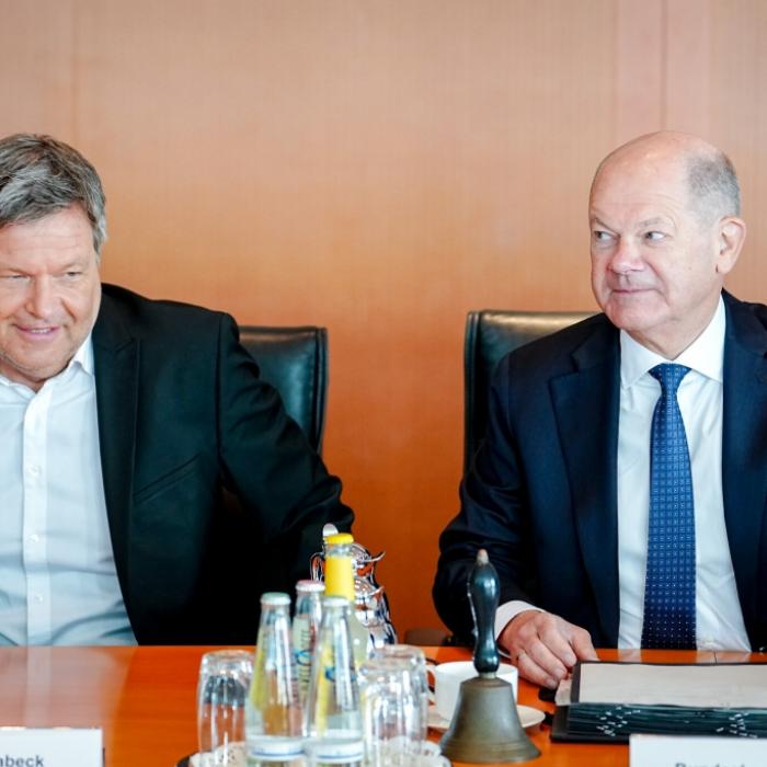 So viel kassieren der Altkanzler und seine Minister jetzt