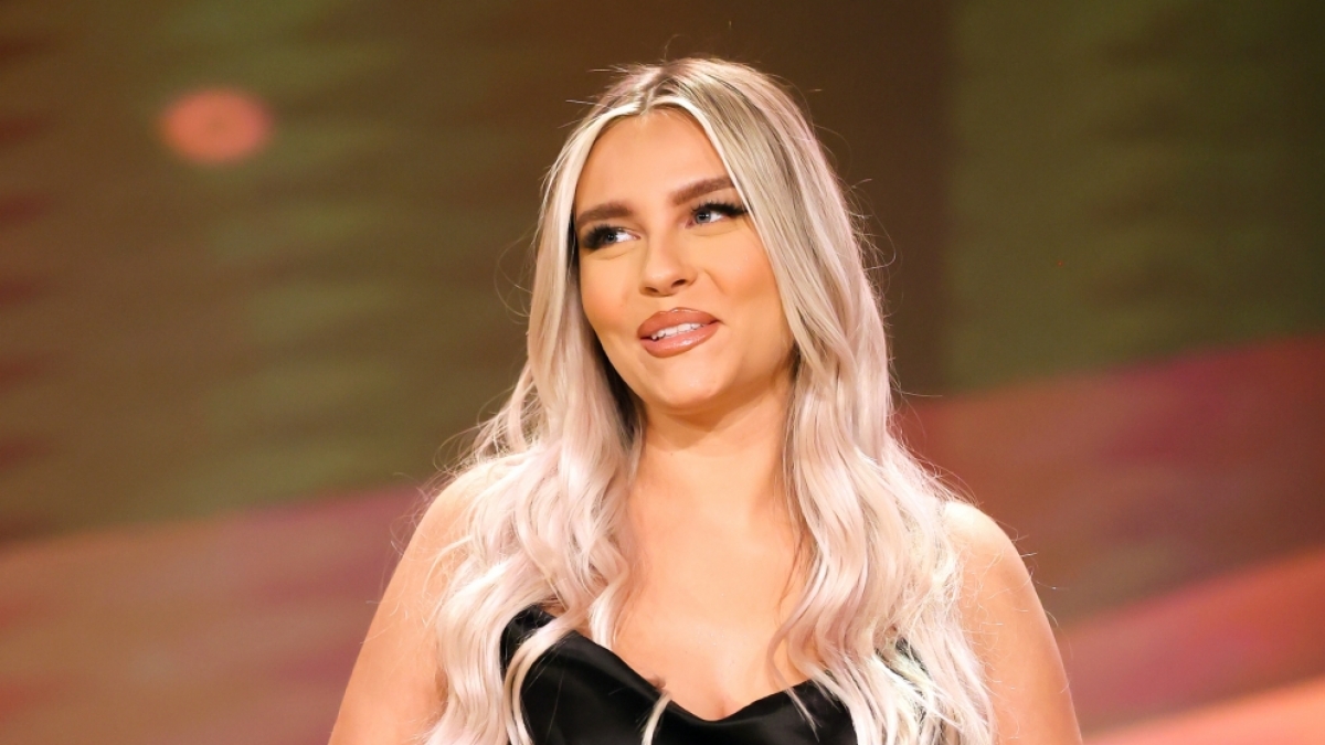 Influencerin Dagi Bee zeigt auf Instagram jetzt ihr Dekollet&eacute;. (Foto)