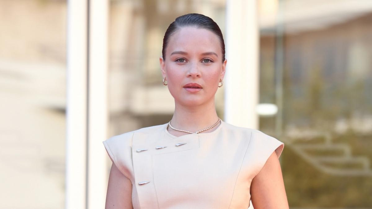 Sonja Gerhardt bei der Premiere der ZDF-Serie "Ku'damm 77" in Cannes. (Foto)