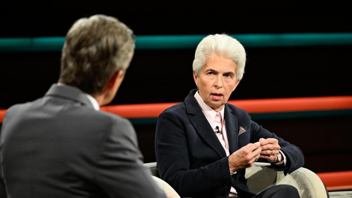 FDP-Politikerin Marie-Agnes Strack-Zimmermann grillt Markus Lanz. (Foto)