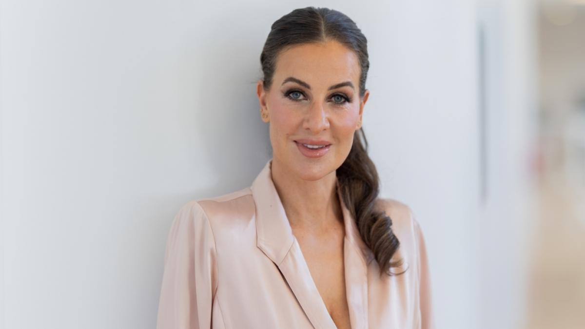 TV-Moderatorin Charlotte W&uuml;rdig (48) g&ouml;nnt sich eine Auszeit in Griechenland. Wie sie selbst sagt, d&uuml;rfen ein paar gute B&uuml;cher dabei nicht fehlen. (Foto)