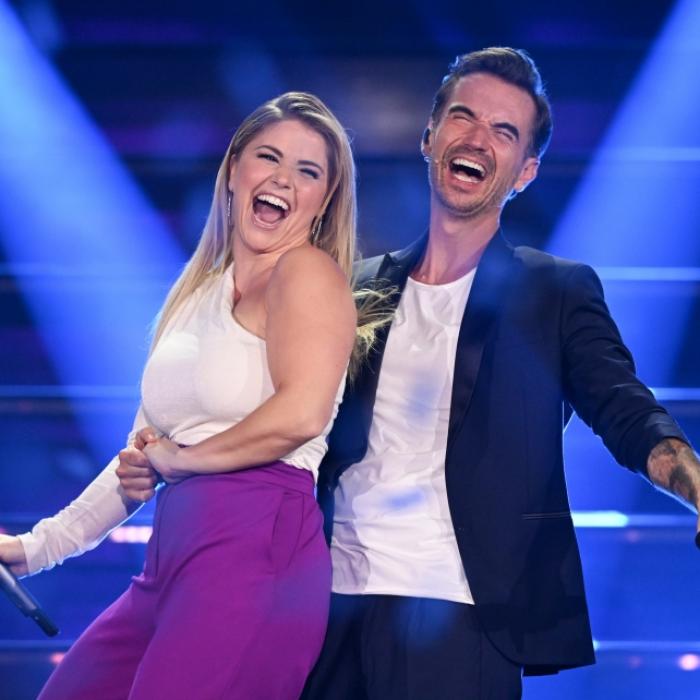 Schlager-Blondine verführt Flori in heißer Spitze