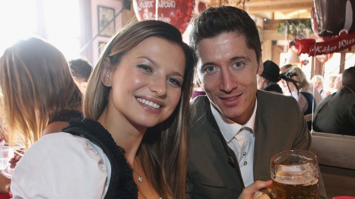 Robert Lewandowski mit seiner geliebten Frau Anna beim M&uuml;nchner Oktoberfest. (Foto)