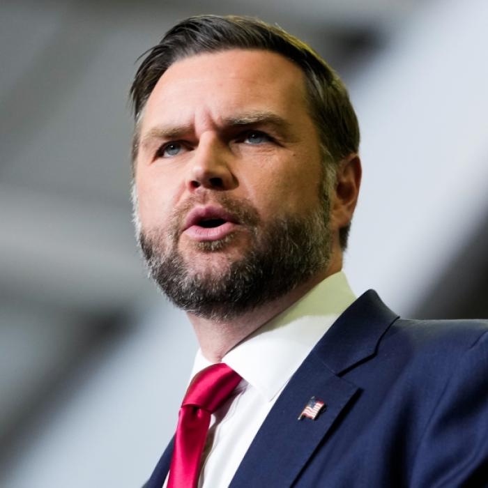 J.D. Vance sorgt mit einem Wahlkampfauftritt für Schlagzeilen.