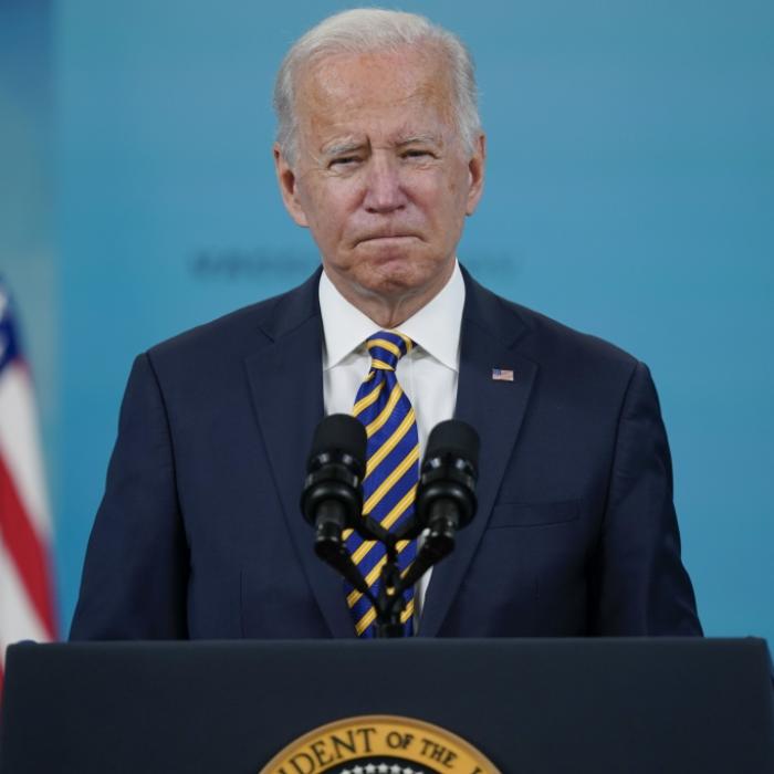 US-Präsident stürmt von Bühne - Twitter-User entsetzt!