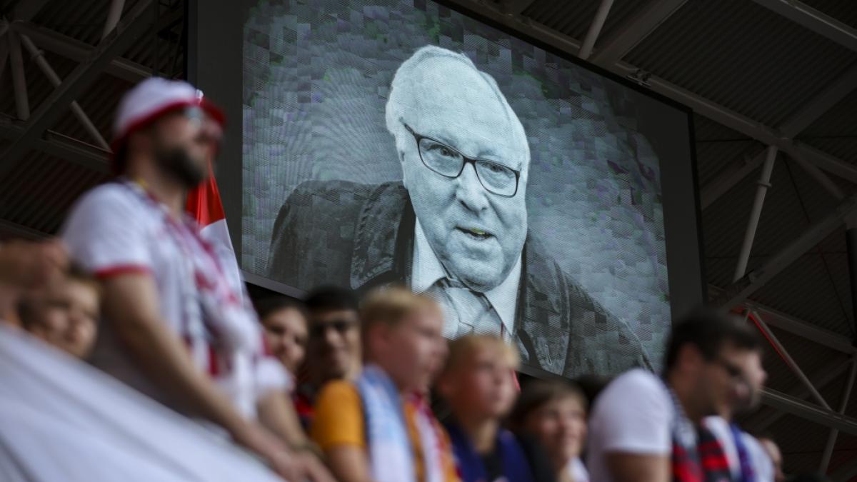 Tausende Fans hat der Tod von HSV-Legende Uwe Seeler ersch&uuml;ttert. (Foto)