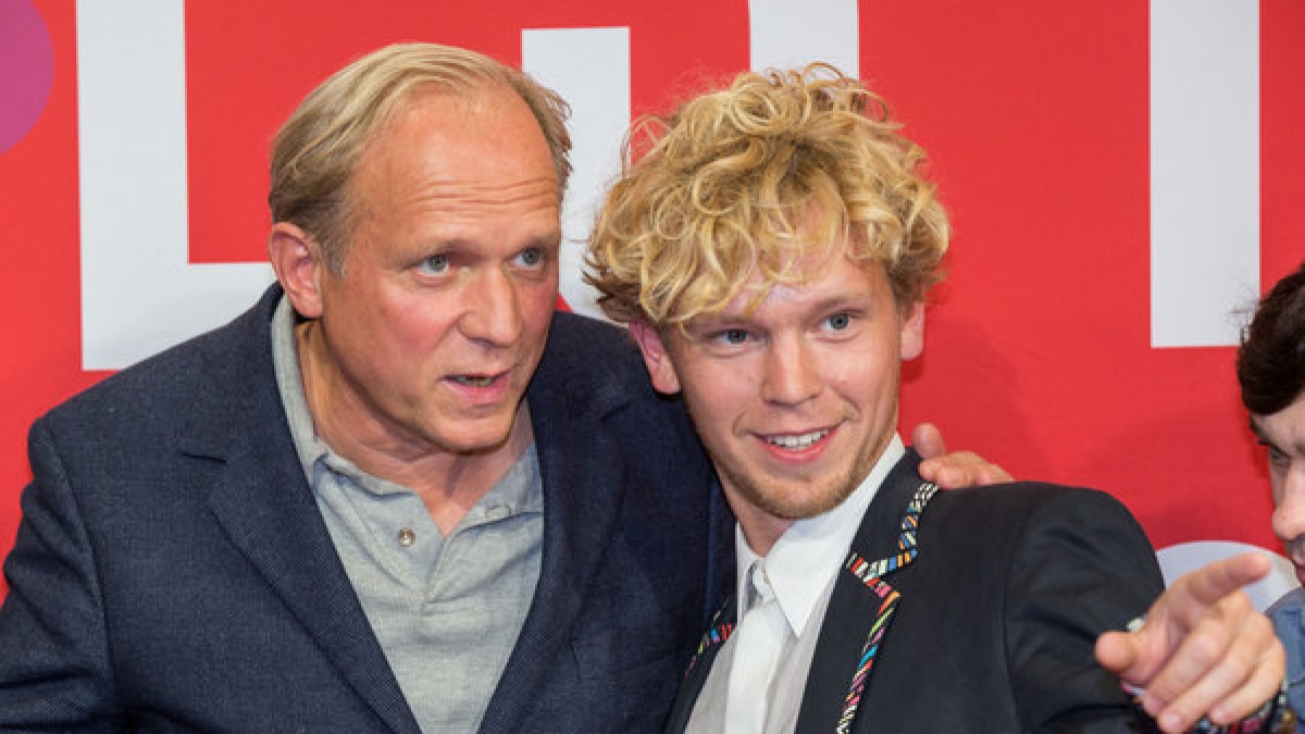 Simon Jensen (re.) mit Schauspieler Ulrich Tukur. (Foto)
